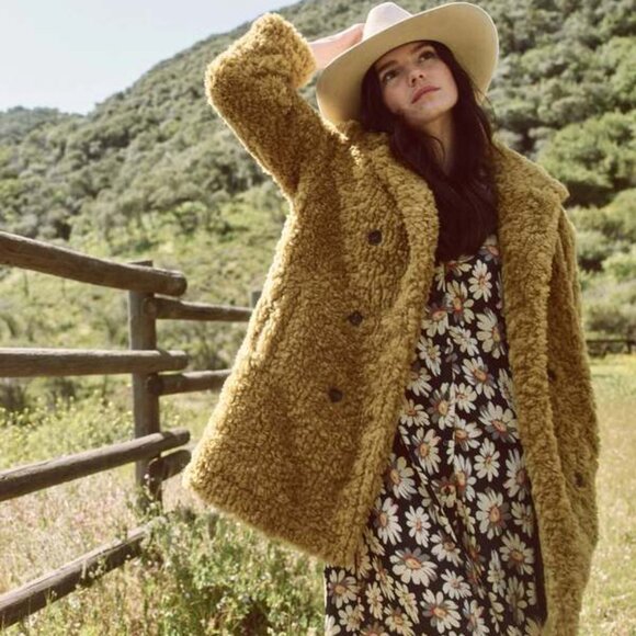 The Great Vintage Plush Teddy Coat Jacket in Harvest Gold - Picture 4 of 4